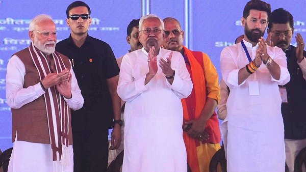 बिहार चुनाव 2025: जेडी(यू) ने तय किए सभी उम्मीदवार, चार विधायकों के टिकट कटे — एनडीए में सीट बंटवारे पर अंतिम मंथन जारी