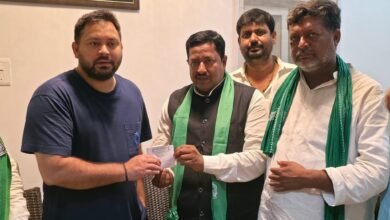 बिहार चुनाव 2025: मढौरा में तेजस्वी यादव की बड़ी चाल, JDU नेता अल्ताफ आलम ने थामा RJD का दामन