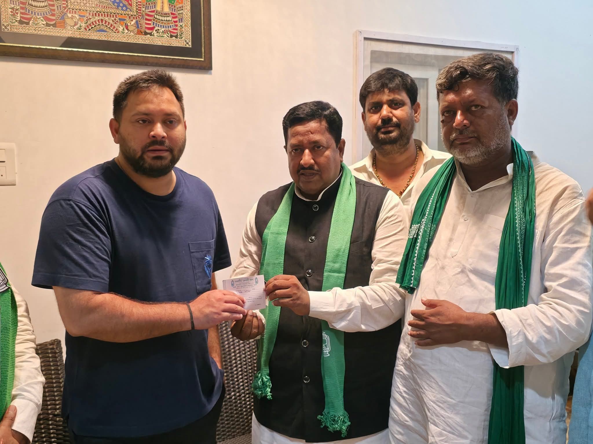 बिहार चुनाव 2025: मढौरा में तेजस्वी यादव की बड़ी चाल, JDU नेता अल्ताफ आलम ने थामा RJD का दामन बिहार चुनाव 2025: मढौरा में तेजस्वी यादव की बड़ी चाल, JDU नेता अल्ताफ आलम ने थामा RJD का दामन