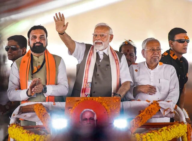 NDA में सीट बंटवारे पर फिर हलचल, घटक दलों ने रोकी घोषणा