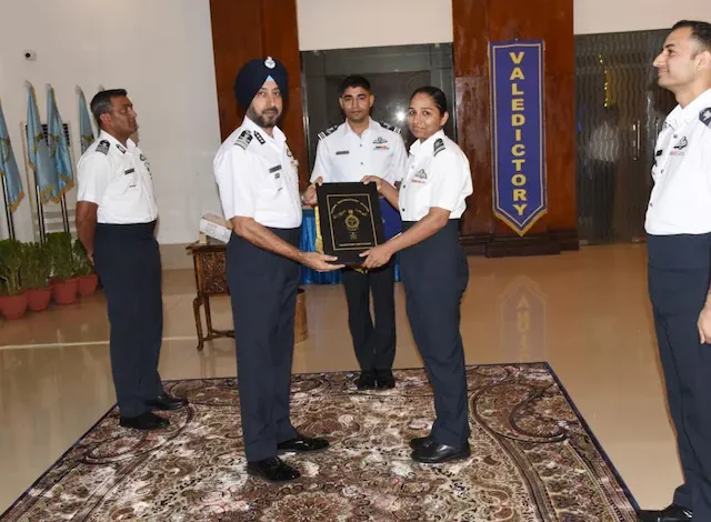 पाकिस्तान का झूठ बेनकाब: राफेल पायलट शिवांगी सिंह भारतीय वायुसेना में सक्रिय, मिली QFI की उपाधि