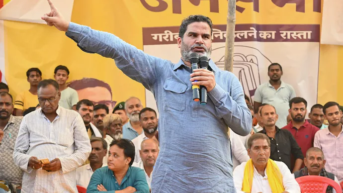 बिहार चुनाव 2025: प्रशांत किशोर राघोपुर से नहीं लड़ेंगे चुनाव, तेजस्वी के आगे डाले हथियार, किसे बनाया प्रत्याशी?