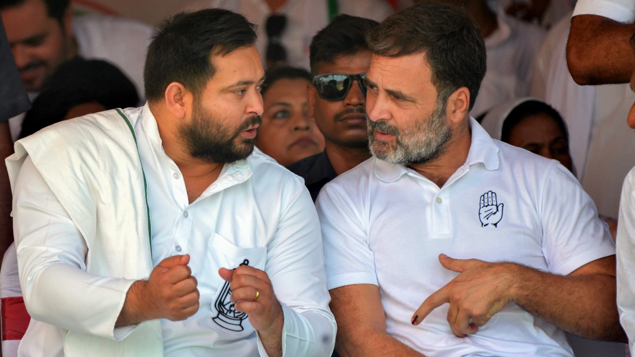 बिहार चुनाव 2025: तेजस्वी के सीएम फेस होने पर बवाल, कांग्रेस की दूरी ने बढ़ाई सियासी गर्मी बिहार चुनाव 2025: तेजस्वी के सीएम फेस होने पर बवाल, कांग्रेस की दूरी ने बढ़ाई सियासी गर्मी