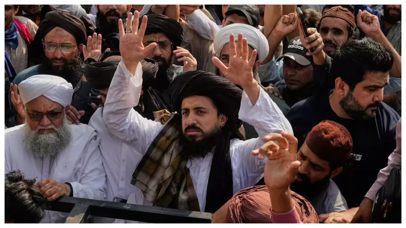 पाकिस्तान में TLP का प्रदर्शन हुआ हिंसक, साद रिजवी समेत दर्जनभरों घायल