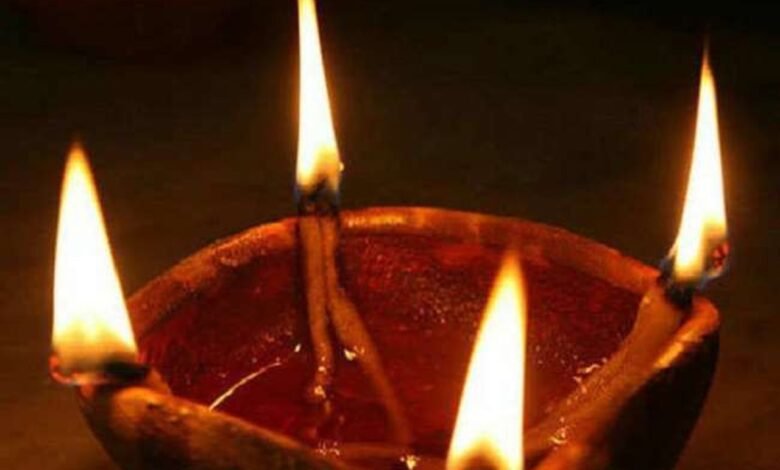 छोटी दिवाली 2025: आज शाम मात्र 1 घंटे 12 मिनट का शुभ मुहूर्त, यम का दीपक जलाएं; जानें पूजा विधि और महत्व