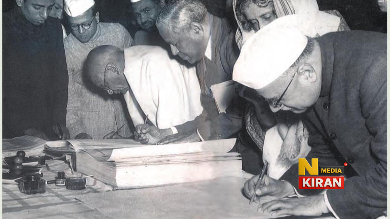 भारत में शपथ की शुरुआत कैसे हुई? क्या ईस्ट इंडिया कंपनी ने लाई थी शपथ प्रथा? जानें पूरा इतिहास भारत में शपथ की शुरुआत कैसे हुई? क्या ईस्ट इंडिया कंपनी ने लाई थी शपथ प्रथा? जानें पूरा इतिहास