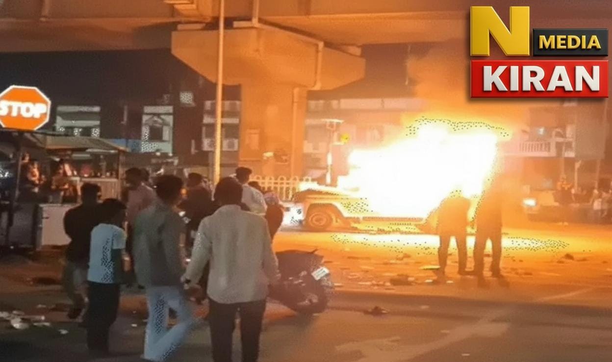 “गोपालगंज में सड़क हादसे के बाद बवाल: गुस्साए लोगों ने पुलिस की गाड़ी फूंकी, इलाके में तनाव” “हादसे ने भड़काया जनआक्रोश: गोपालगंज में सड़क पर बवाल, पुलिस की गाड़ी बनी आग का गोला”