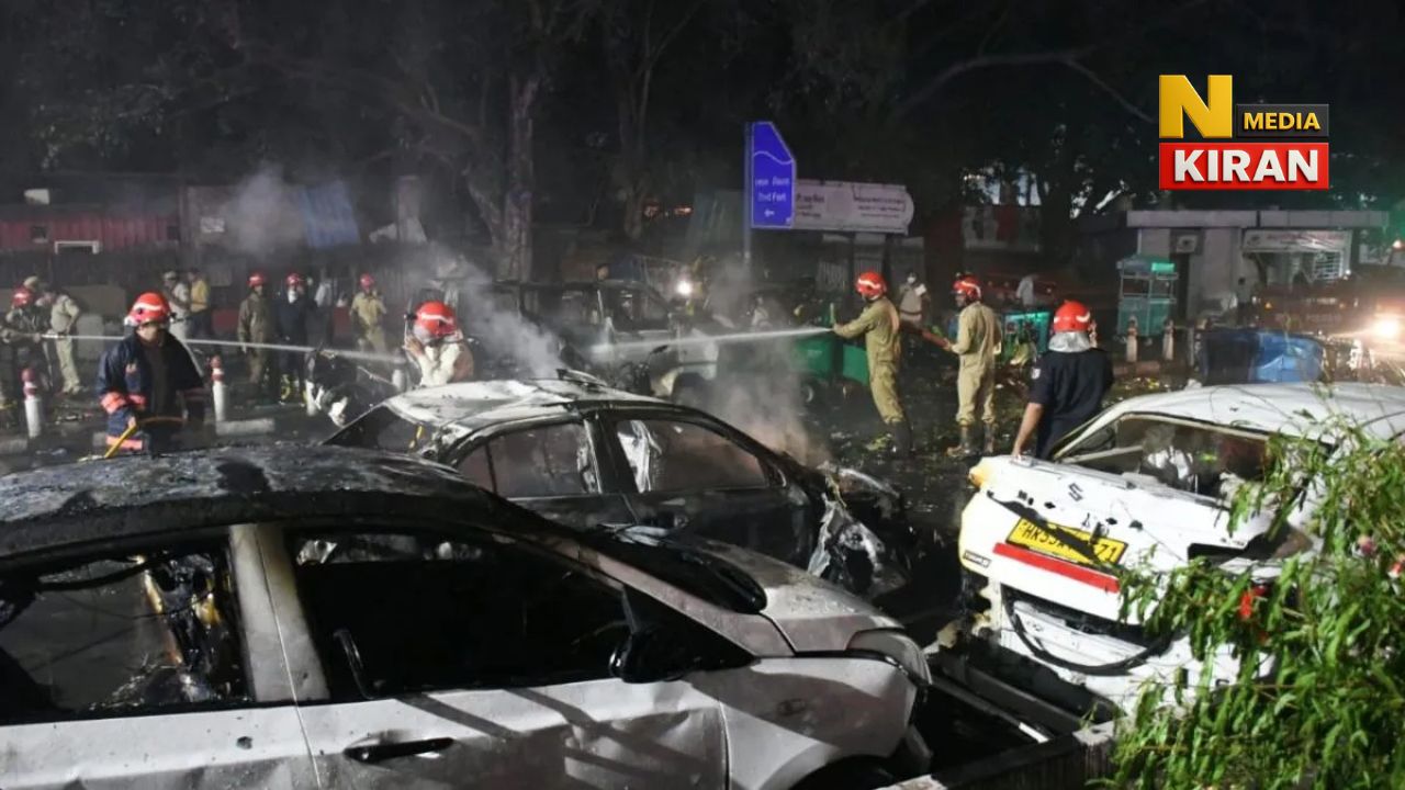 Delhi Blast Latest Updates: लाल किले के पास धमाके के बाद राजधानी में हाई अलर्ट, आज शाम PM आवास पर सुरक्षा बैठक बुलाई गई Delhi Blast Latest Updates: लाल किले के पास धमाके के बाद राजधानी में हाई अलर्ट, आज शाम PM आवास पर सुरक्षा बैठक बुलाई गई