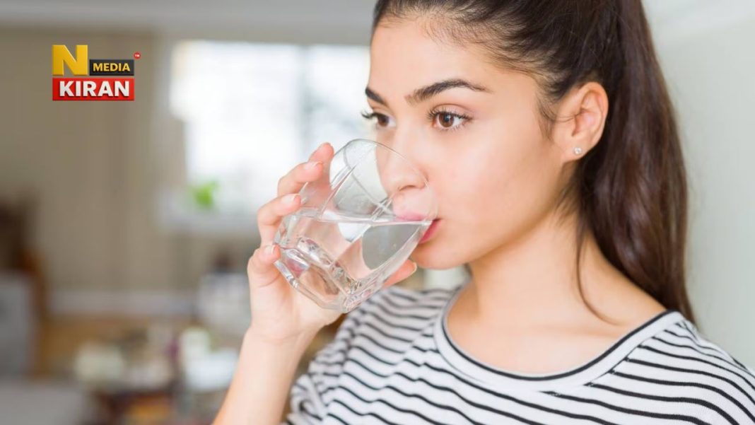 Drinking Lukewarm Water in Winter: सर्दियों में गुनगुना पानी पीने से हार्ट अटैक और ब्रेन स्ट्रोक का खतरा कम होता है Drinking Lukewarm Water in Winter