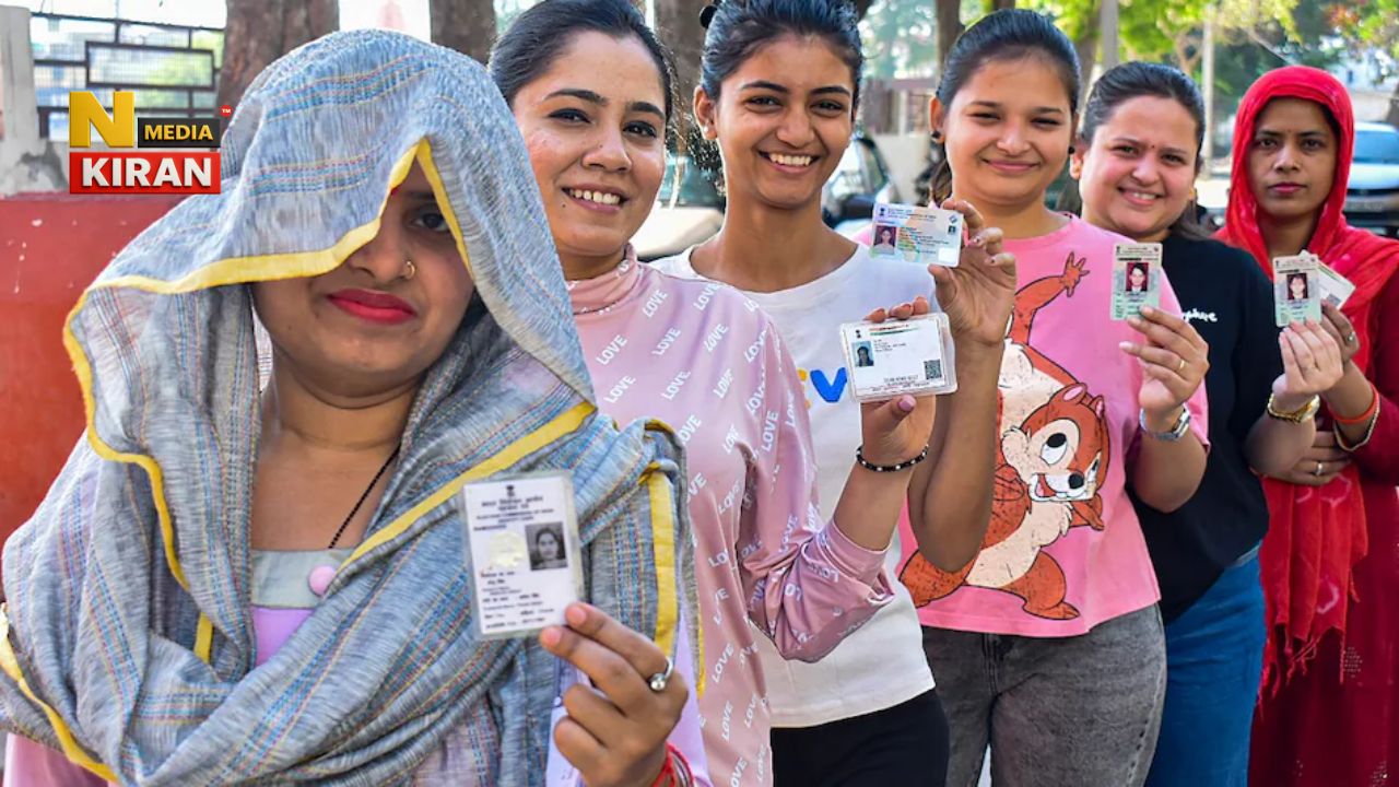 Jharkhand News: Women voting in elections