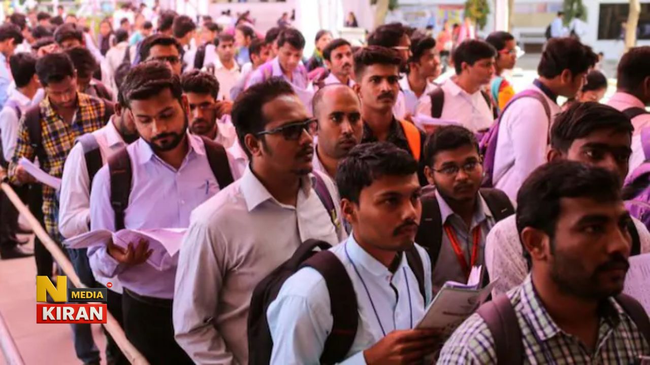 Bihar Havaldar Clerk Bharti: Youth Applying for Government Job
