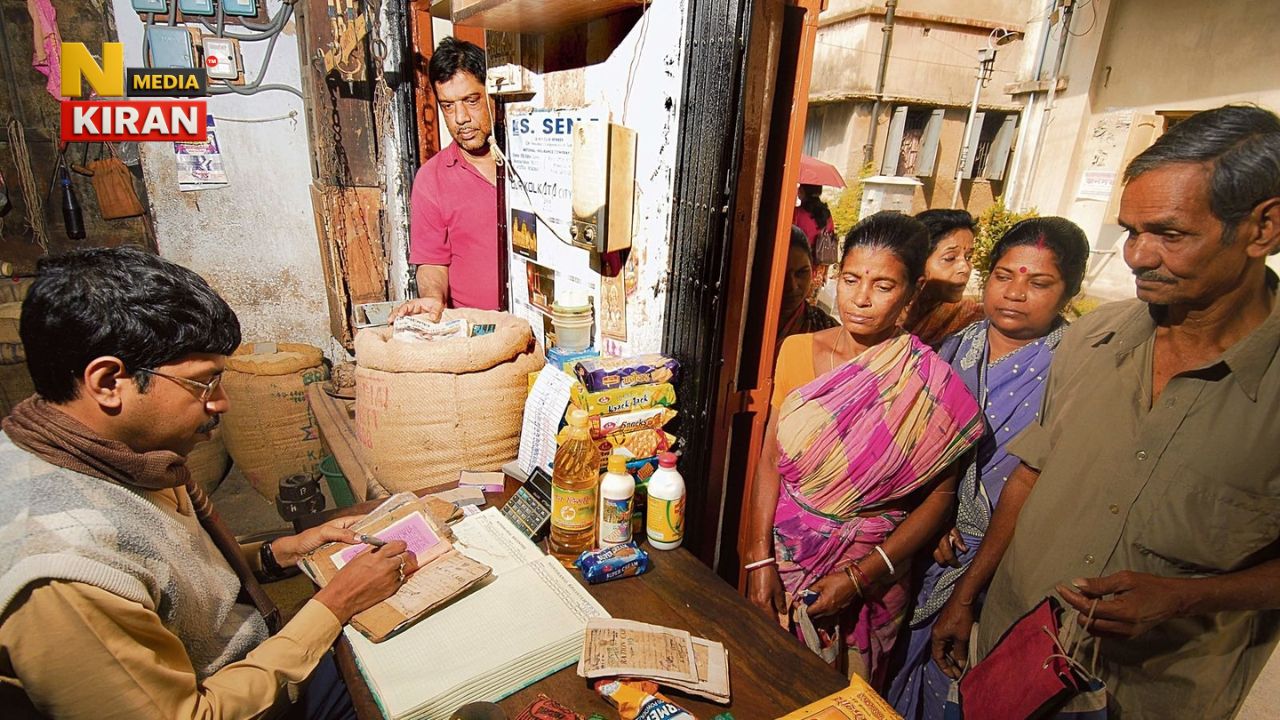 Ranchi News: People standing in queue for ration in Ranchi