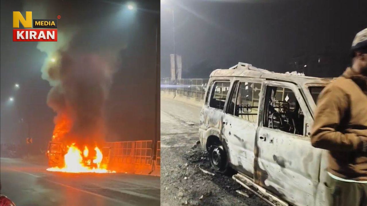 Jharkhand News - Burning car on the highway