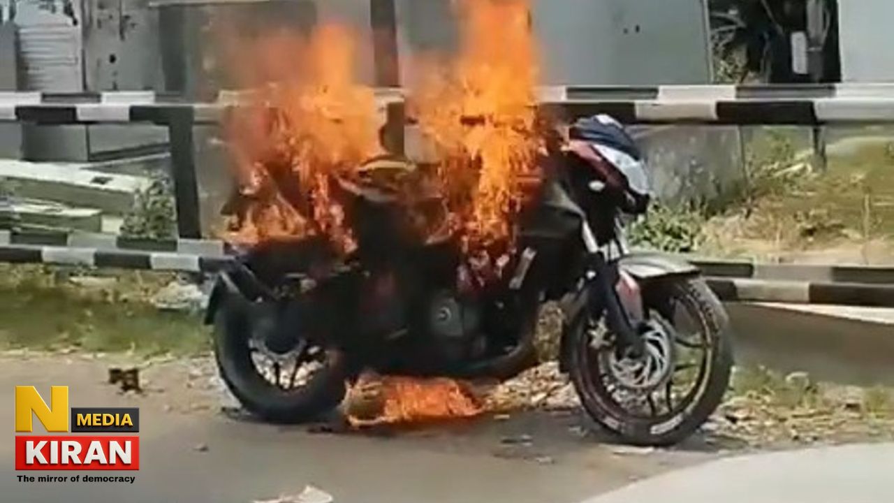 Jharkhand News - burning bike