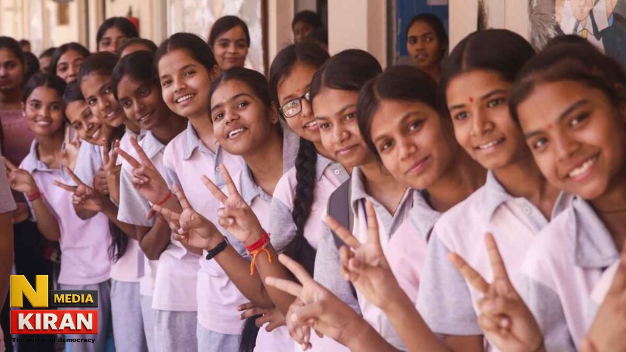 CBSE Class 10th Result - 10th Student in Line