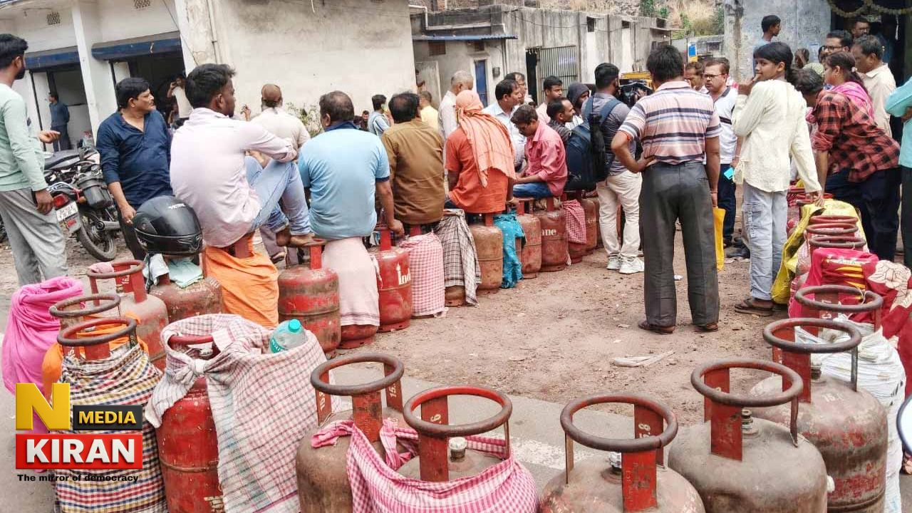 Jharkhand News - LPG gas crisis in Dhanbad, price doubles in 72 hours