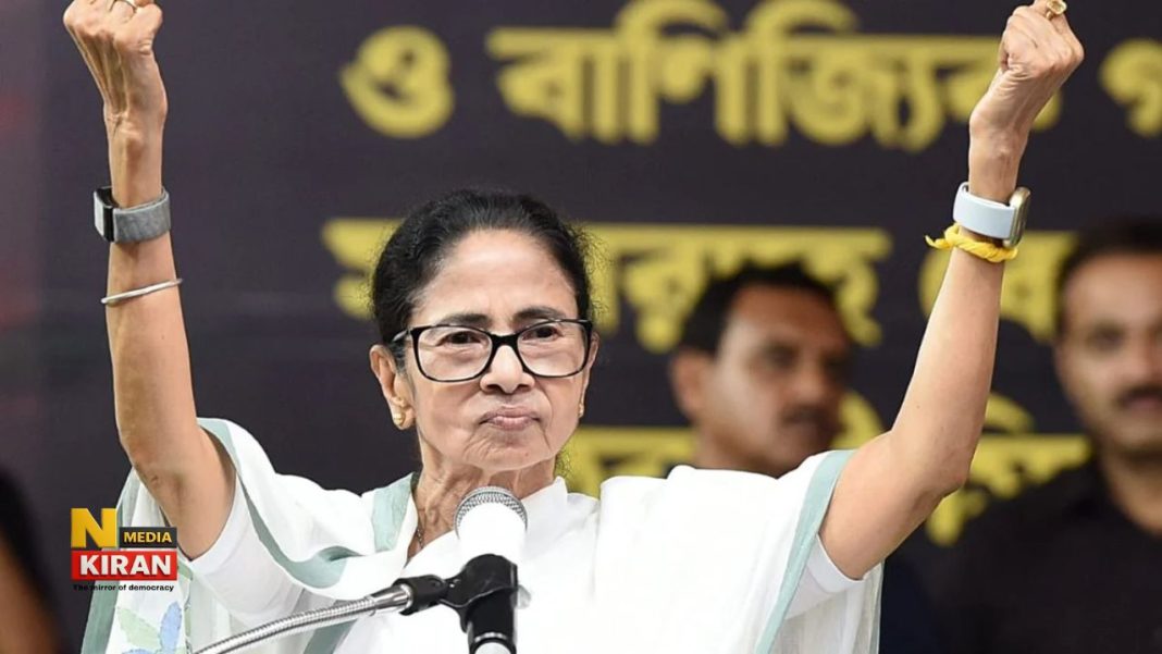 West Bengal News: ईद के मंच से ममता का BJP पर हमला, ‘विदेश में हाथ मिलाते हैं, देश में बांटते हैं’ West Bengal News: ईद के मंच से ममता का BJP पर हमला, ‘विदेश में हाथ मिलाते हैं, देश में बांटते हैं’