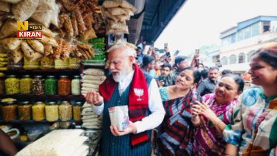झाड़ग्राम में PM मोदी ने खाई झालमुड़ी, दुकानदार के सवाल पर दिया मजेदार जवाब- प्याज खाता हूं, किसी का दिमाग नहीं PM Modi Jhalmuri Break