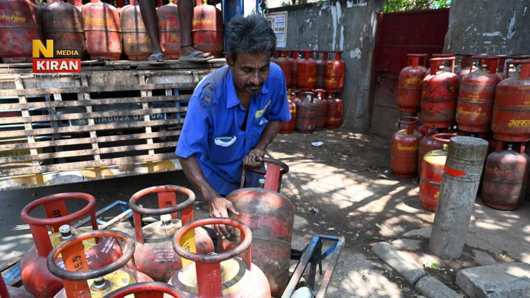 LPG संकट: पश्चिम एशिया तनाव से रसोई गैस की किल्लत, मार्च में खपत 13% घटी, घरों को राहत, होटल-रेस्तरां परेशान LPG Crisis