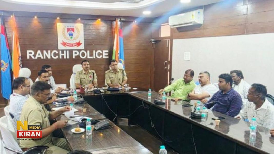 Jharkhand News: रांची में स्कूल वैन सुरक्षा पर बड़ी बैठक, GPS और पुलिस वेरिफिकेशन अनिवार्य करने की मांग, ओवरलोडिंग पर जीरो टॉलरेंस Jharkhand News