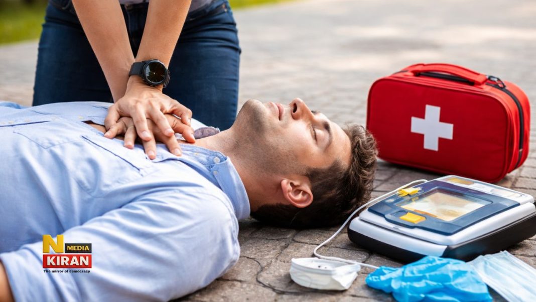 How to Give CPR: कार्डियक अरेस्ट आने पर संजीवनी बन सकता है CPR, जान बचाने के लिए सीखें सही तरीका, स्टेप-बाय-स्टेप गाइड How to Give CPR