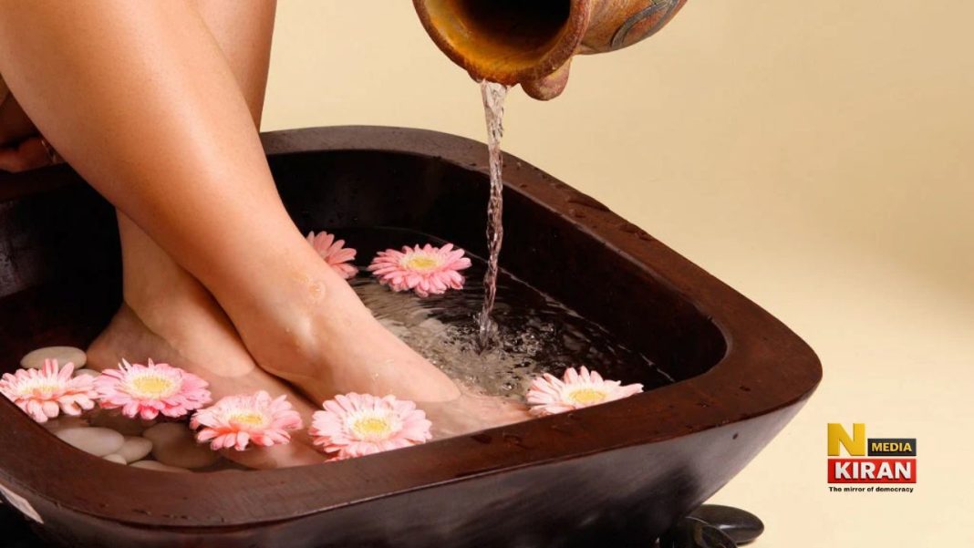 Homemade Pedicure Pack: रातों रात पैरों में आएगी चमक, घर पर बनाएं यह आसान होममेड पेडिक्योर पैक Homemade Pedicure Pack