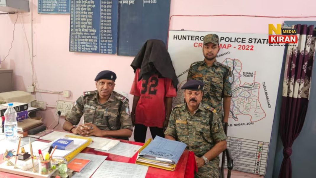 हंटरगंज पुलिस की बड़ी कार्रवाई: चोरी की अपाचे बाइक के साथ युवक गिरफ्तार, साथी फरार Chatra Crime News