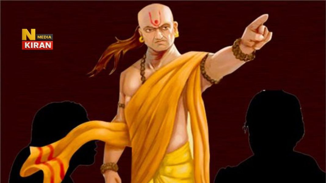 Chanakya Niti: सांप से भी ज्यादा खतरनाक है दुर्जन व्यक्ति, आचार्य चाणक्य की इन नीतियों में छिपी है जीवन की बड़ी सीख Chanakya Niti