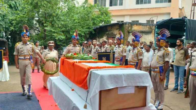 Jharkhand News: झारखंड के कोल्हान में ब्रेन मलेरिया का कहर, जमशेदपुर के एमजीएम अस्पताल में भर्ती सीआरपीएफ जवान पिंटू कुमार का निधन