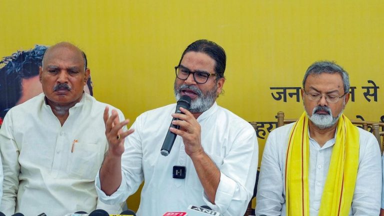 Prashant Kishor: वोटिंग से ठीक एक दिन पहले जन सुराज के संस्थापक प्रशांत किशोर के खिलाफ एफआईआर दर्ज, जानिए पूरा मामला