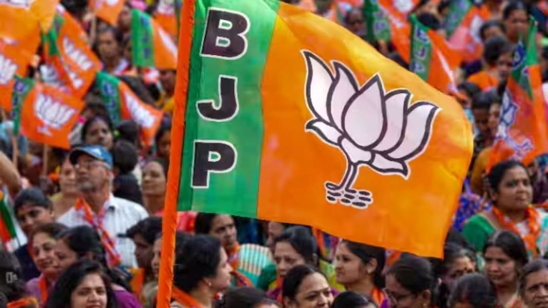 JMM की मंइयां के जवाब में BJP-आजसू की रणनीति: महिला वोटबैंक पर नजर, विकसित भारत 2045 का प्रचार JMM की मंइयां के जवाब में BJP-आजसू की रणनीति: महिला वोटबैंक पर नजर, विकसित भारत 2045 का प्रचार