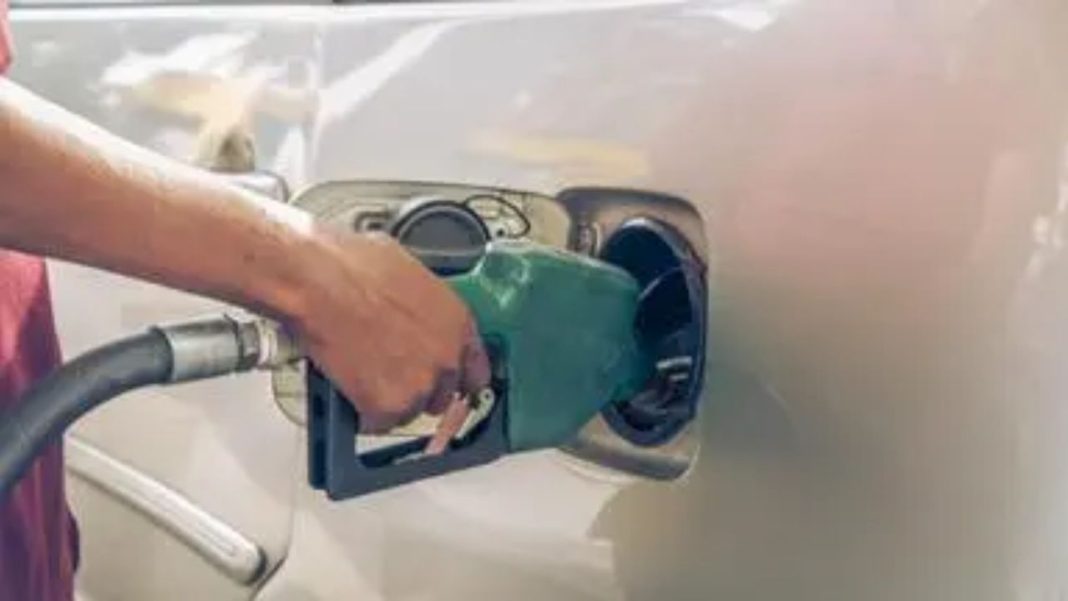 Petrol Diesel Price 31 July 2026: 31 जुलाई को पेट्रोल-डीजल के दाम स्थिर, दिल्ली में पेट्रोल 102.12 रुपये, जानें अपने शहर के रेट Petrol Diesel Price 31 July 2026