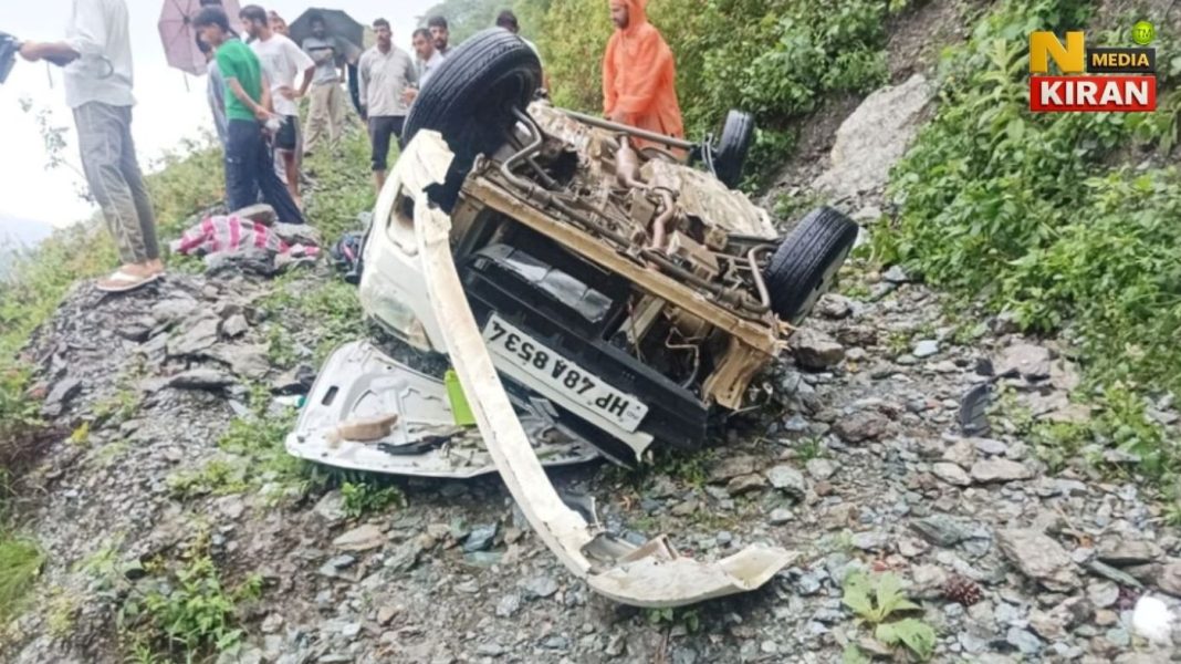 Chamba Accident: हिमाचल में बड़ा हादसा, भरमौर-पठानकोट हाईवे पर खाई में गिरी कार, एक ही परिवार के 5 की मौत Chamba Accident: हिमाचल में बड़ा हादसा, भरमौर-पठानकोट हाईवे पर खाई में गिरी कार, एक ही परिवार के 5 की मौत