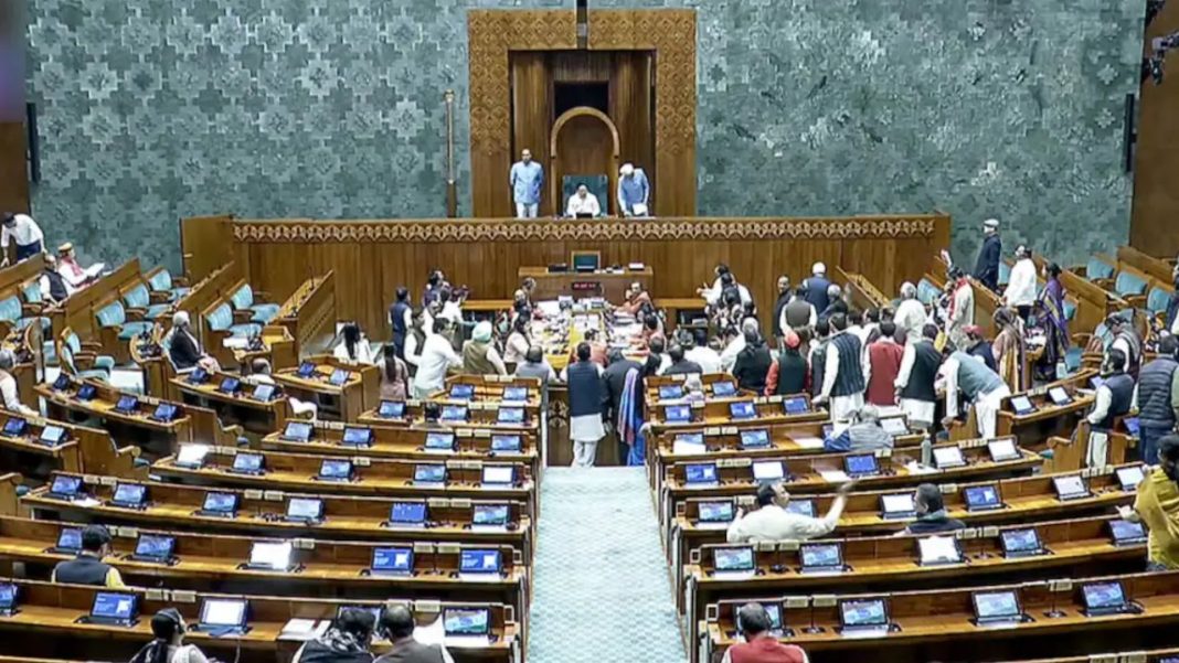 Vande Mataram Bill: संसद के दोनों सदनों में पास हुआ वंदे मातरम् बिल, विपक्ष के भारी हंगामे के बीच लोकसभा से मिली मंजूरी Vande Mataram Bill