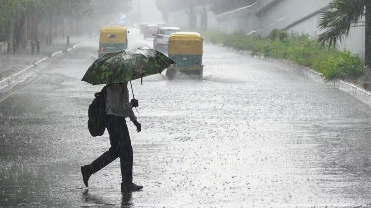 28 August Ka Mausam : पूर्वी यूपी में भारी बारिश का अलर्ट, कई जिलों में बाढ़ की चेतावनी