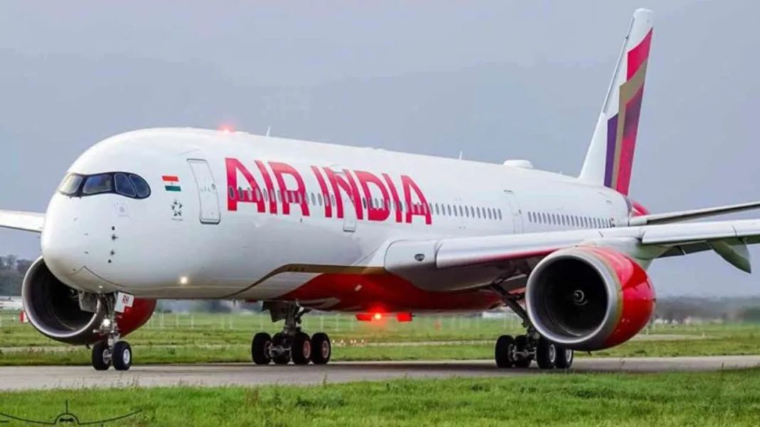Air India Turbulence: फुकेट से दिल्ली आ रही एयर इंडिया की फ्लाइट में अचानक तेज टर्बुलेंस, कई यात्रियों और क्रू को आई चोटें Air India Turbulence