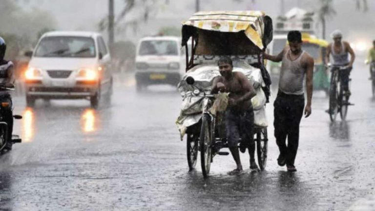 Bihar Weather 22 August: कई जिलों में भारी बारिश-आंधी का अलर्ट, पटना में रहेगा 35 डिग्री तापमान