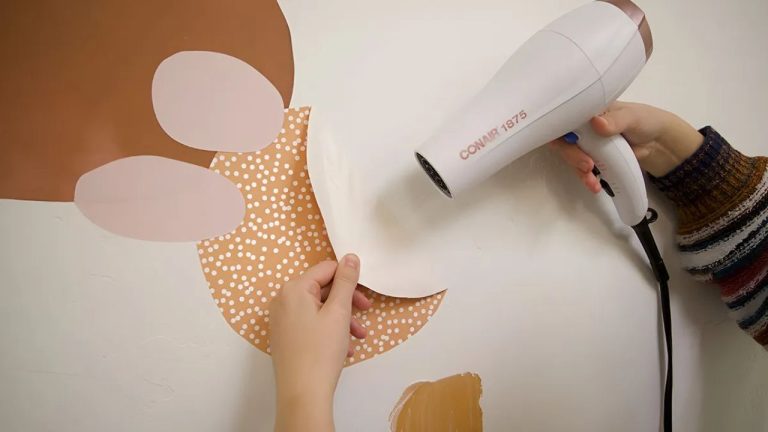 How To Remove Stickers From Wall: पेंट को नुकसान पहुंचाए बिना अपनाएं ये आसान घरेलू तरीके