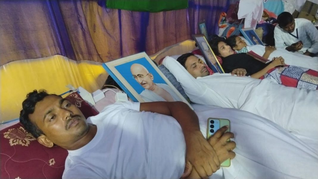 JPSC Protest: झारखंड में JPSC-JSSC आंदोलन उग्र, पुतला दहन के बाद अब भूख हड़ताल पर बैठे छात्र नेता की बिगड़ी तबीयत JPSC Protest