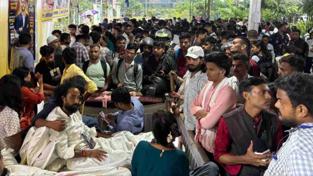 Jharkhand Student Protest: झारखंड से दिल्ली तक आंदोलनों के आगे क्यों झुक रही हैं सरकारें? समझें पूरा सियासी समीकरण Jharkhand Student Protest