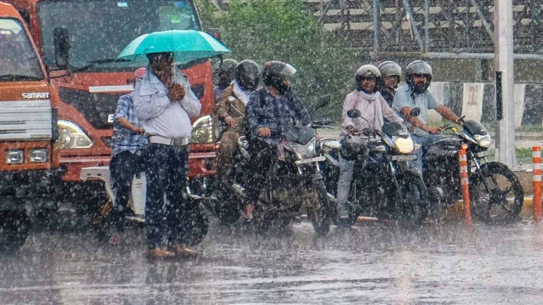 Kal Ka Mausam 19 August: 23 राज्यों में मूसलाधार बारिश का अलर्ट, 85 की स्पीड से चलेगी आंधी, IMD की बड़ी चेतावनी Kal Ka Mausam 19 August
