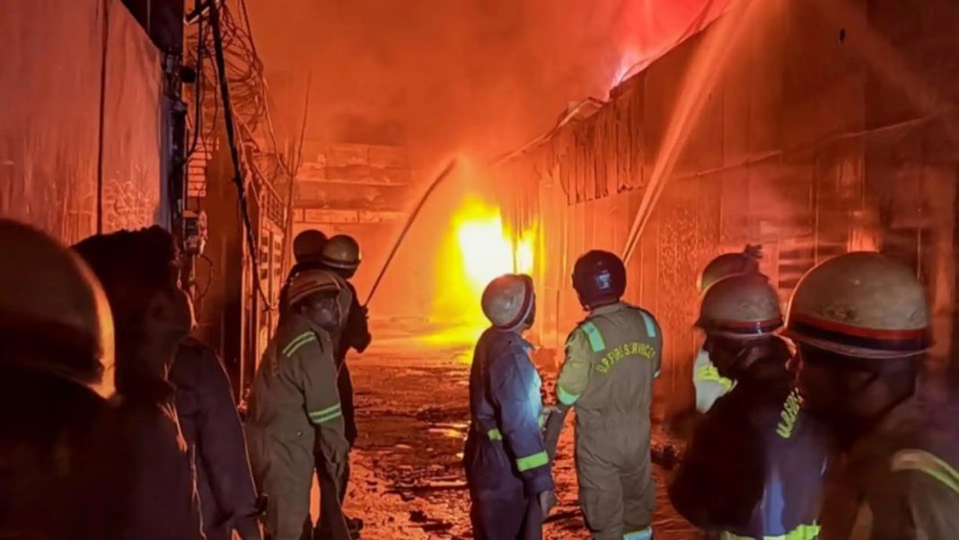 Kolkata Hotel Fire: कोलकाता के होटल में लगी भीषण आग, 9 की मौत, मृतकों में एक बांग्लादेशी नागरिक भी शामिल Kolkata Hotel Fire