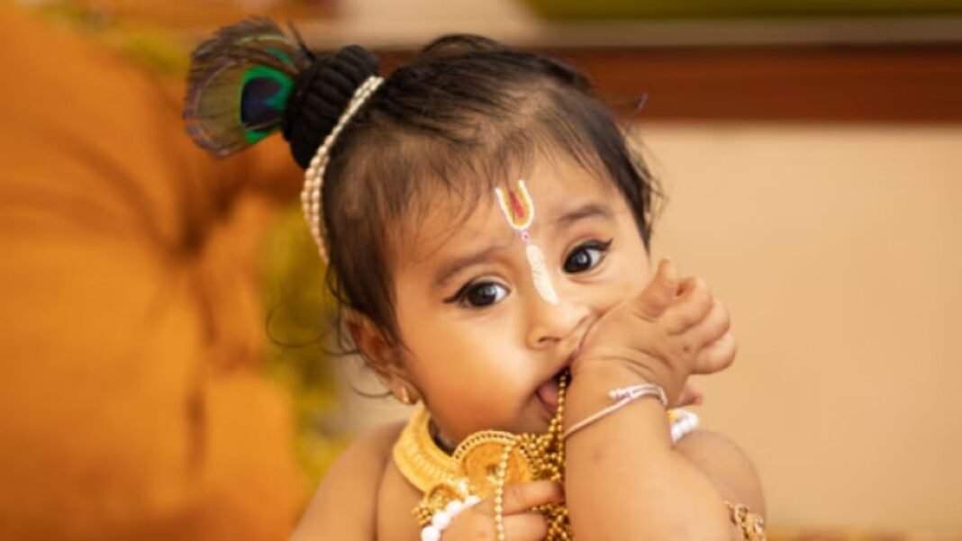 Lord Krishna Names for Baby Boy : कृष्ण जी के 30 नाम, बेटे के लिए चुनें इनमें से कोई एक Lord Krishna Names for Baby Boy