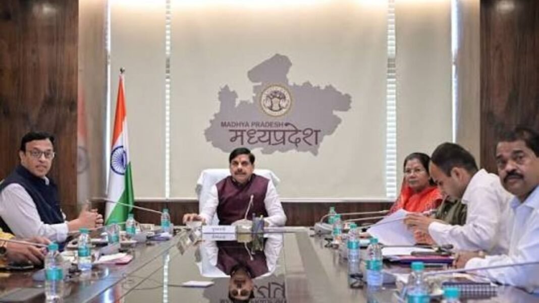 MP News : सीएम मोहन यादव का सख्त निर्देश, शिकायत हेल्पलाइन तक पहुंचे उससे पहले निपटाएं काम MP News