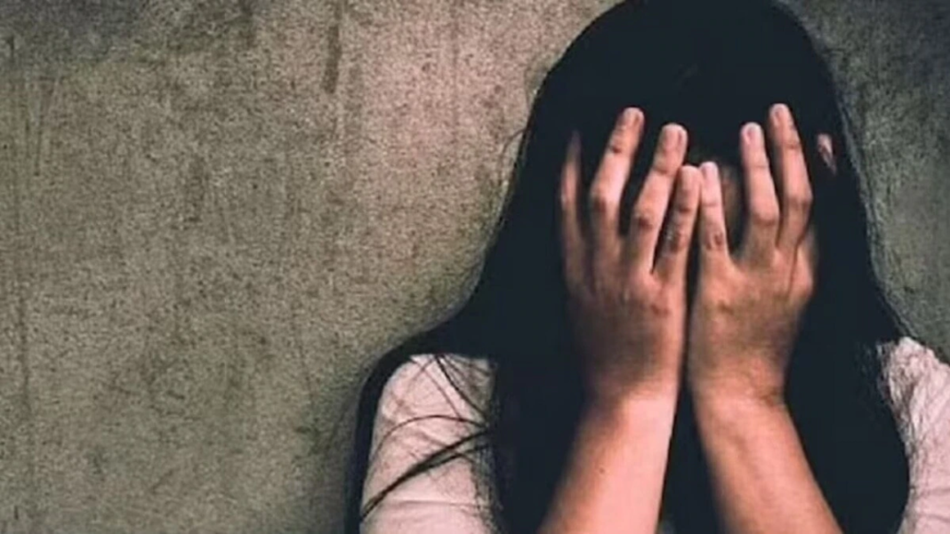 Odisha News: ओडिशा के कटक में महिला से सामूहिक दुष्कर्म, साथी को पीटकर किया अधमरा Odisha News