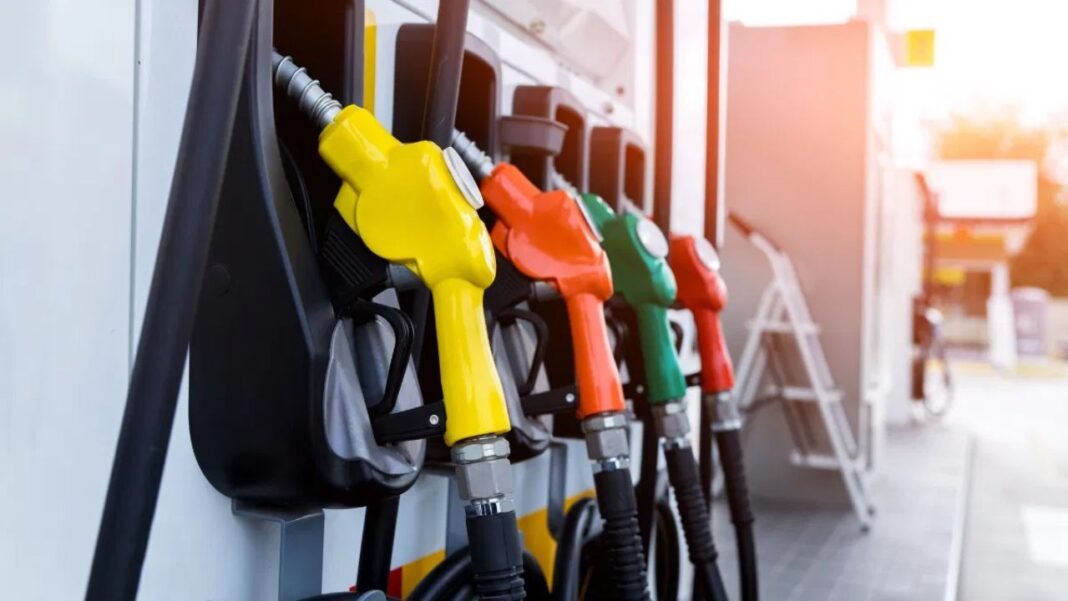 Petrol-Diesel Rate 27 Aug 2026 : तेल सस्ता होने के बावजूद आज भी नहीं घटे पेट्रोल-डीजल के दाम, जानिए सबसे सस्ते रेट कहां Petrol-Diesel Rate 27 Aug 2026
