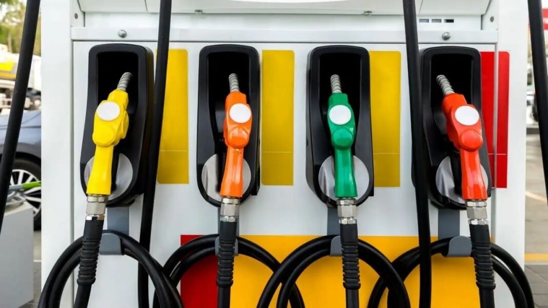Petrol-Diesel Rate 30 Aug 2026 : पेट्रोल-डीजल के दाम आज भी स्थिर, दिल्ली में पेट्रोल 102.12 और डीजल 95.20 रुपये Petrol-Diesel Rate 30 Aug 2026