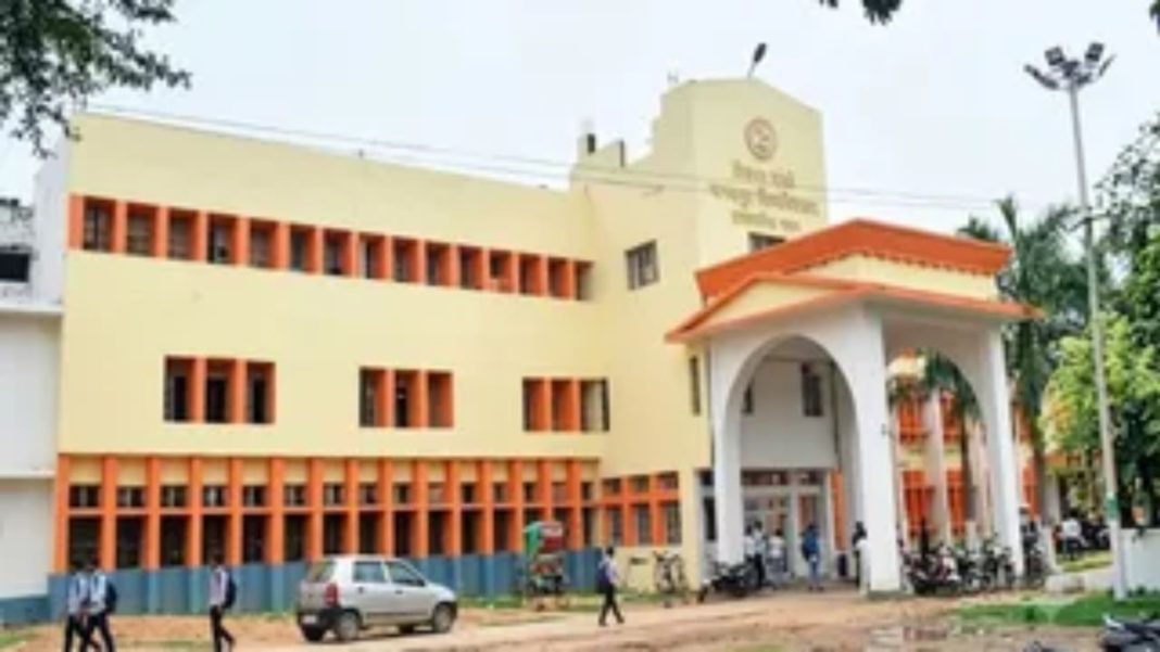 TMBU Recruitment: TMBU के 10 नए डिग्री कॉलेजों में होगी 100 से ज्यादा पार्ट-टाइम शिक्षकों की नियुक्ति, काउंसलिंग के लिए बनीं चार कमेटियां TMBU Recruitment