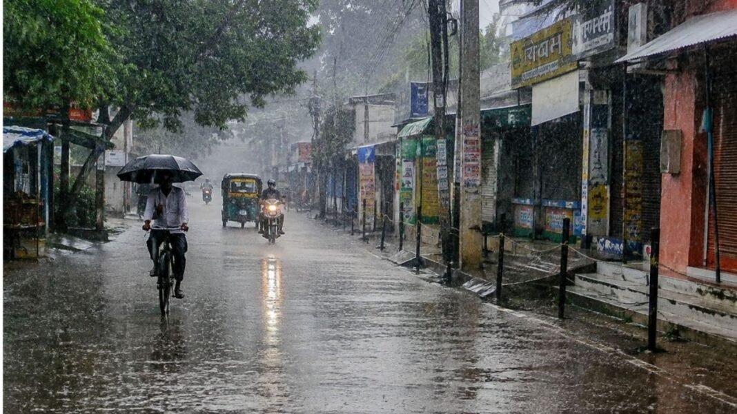 UP Weather: सितंबर की शुरुआत में भारी बारिश का अलर्ट, पूर्वी और पश्चिमी क्षेत्रों में सावधानी जरूरी UP Weather