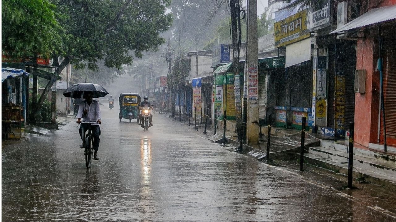 UP Weather: सितंबर की शुरुआत में भारी बारिश का अलर्ट, पूर्वी और पश्चिमी क्षेत्रों में सावधानी जरूरी